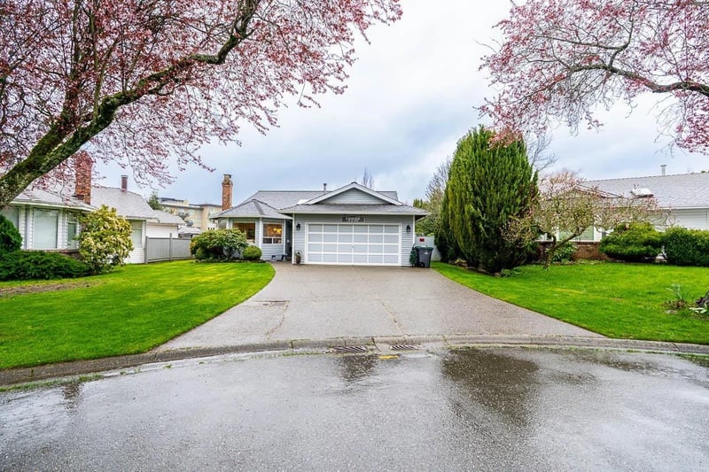 14035 16B Avenue, Surrey, British Columbia, V4A8K3, Surrey, British Columbia — photo 1 of 5