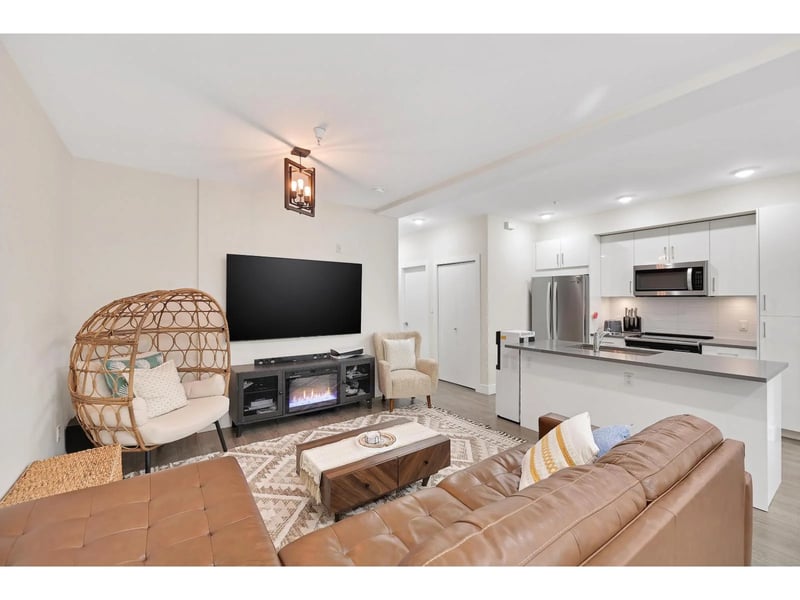 #116 15351 101 Avenue, Surrey, British Columbia, V3R0G2, Surrey, British Columbia — photo 1 of 5