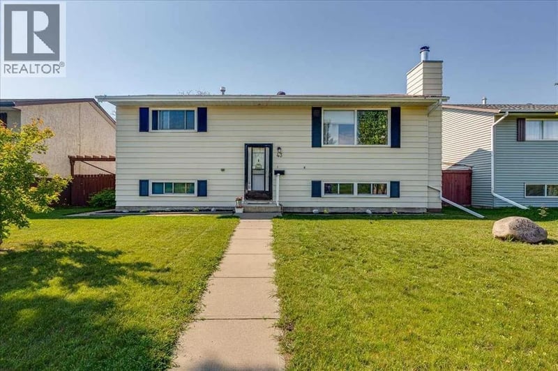 43 Oak Street, Red Deer, Alberta, T4P2N7, Red Deer, Alberta — photo 1 of 5