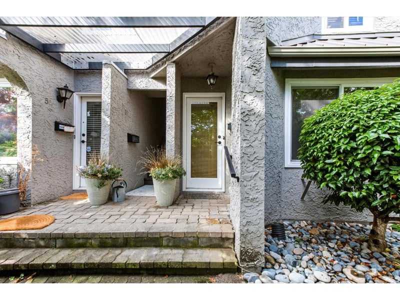 #4 15971 MARINE Drive, White Rock, British Columbia, V4B1G1, White Rock, British Columbia — photo 1 of 5