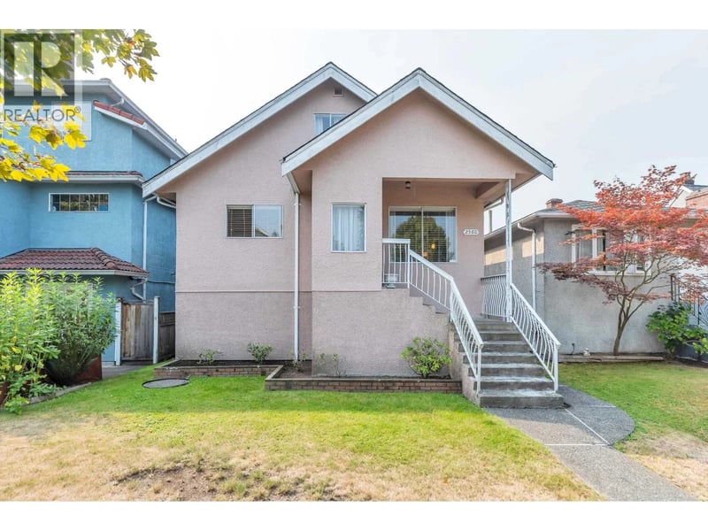 2560 ADANAC Street, Vancouver, British Columbia, V5K2M5, Vancouver, British Columbia — photo 1 of 5