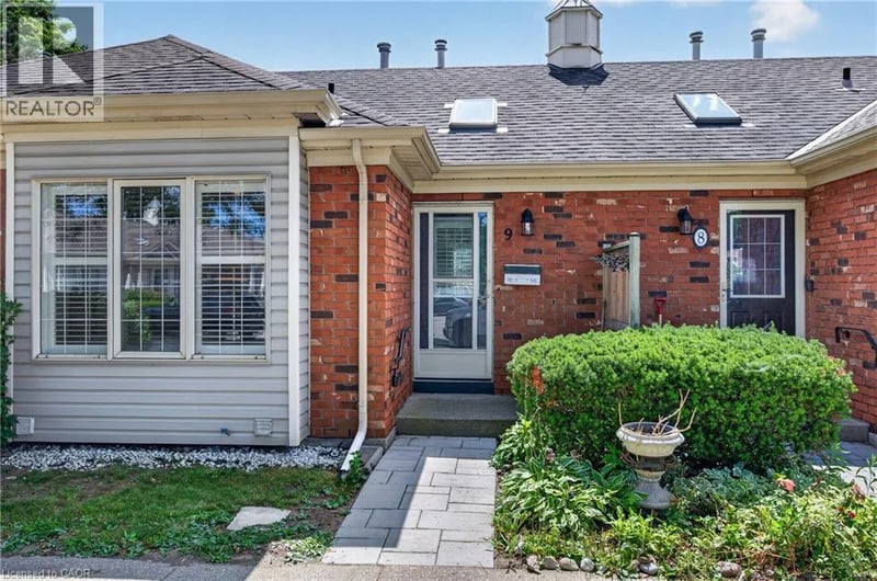 #9 175 FIDDLERS GREEN Road, Hamilton, Ontario, L9G4X7, Hamilton, Ontario — photo 1 of 5