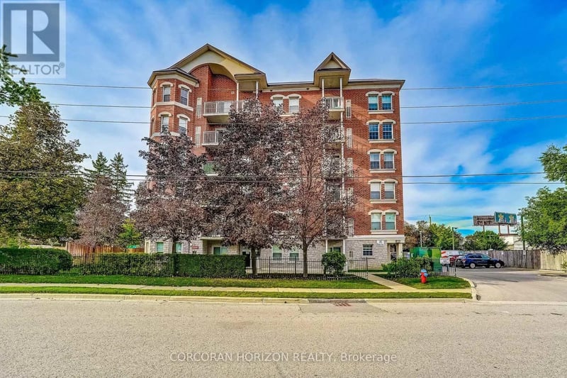 #PH3 35 Hunt Avenue, Richmond Hill (Mill Pond), Ontario, L4C4H1, Richmond Hill (Mill Pond), Ontario — photo 1 of 5