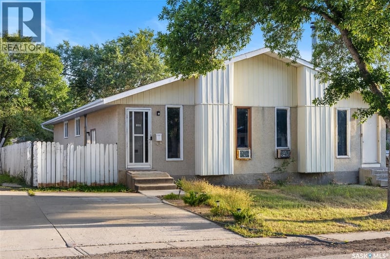 139 Thomson AVENUE, Regina, Saskatchewan, S4N5L2, Regina, Saskatchewan — photo 1 of 5