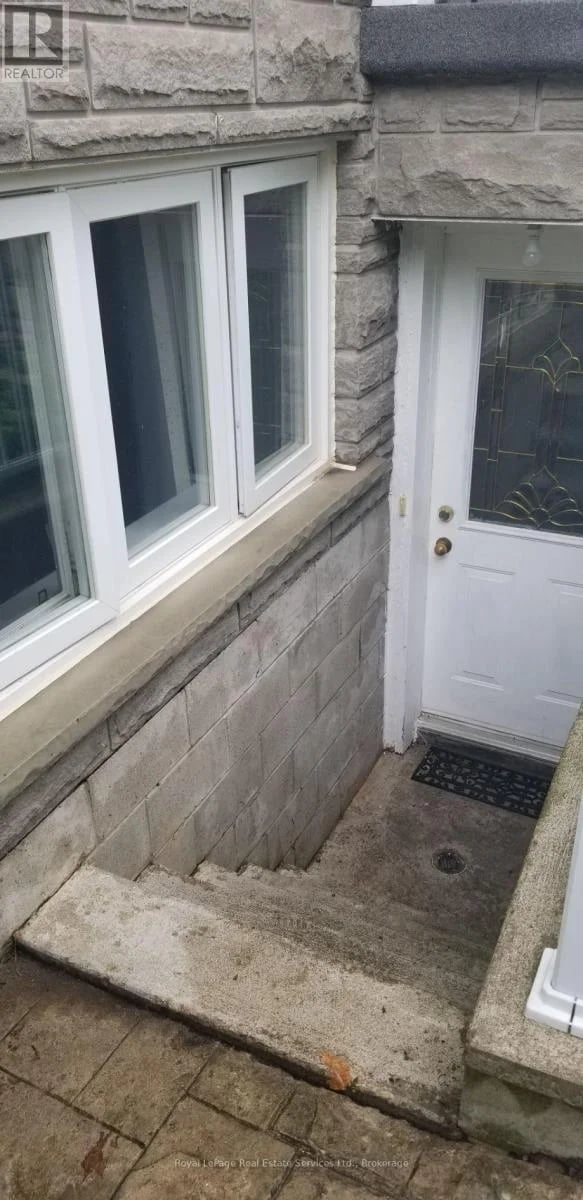 #BSMT 570 Fourth Line, Oakville (WO West), Ontario, L6L5A7, Oakville (WO West), Ontario — photo 1 of 5