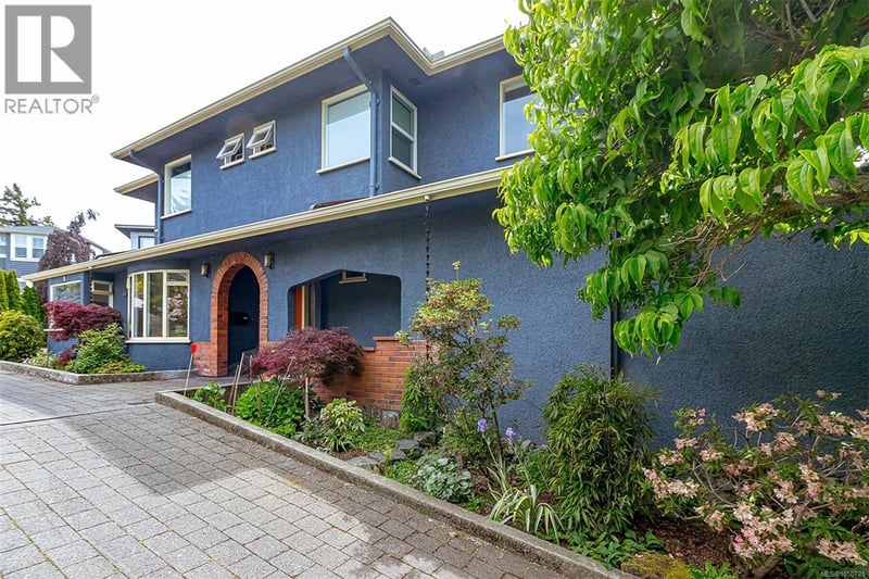 1 Briar Place, Victoria, British Columbia, V8S3J5, Victoria, British Columbia — photo 1 of 5