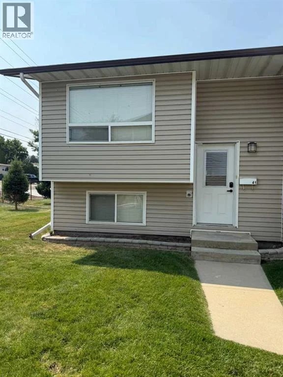 41 Link Court Southwest, Medicine Hat, Alberta, T1A7X6, Medicine Hat, Alberta — photo 1 of 5