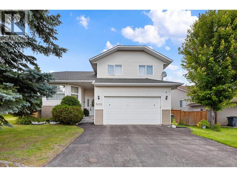 3228 ST FRANCES Crescent, Prince George, British Columbia, V2N5A3, Prince George, British Columbia — photo 1 of 5