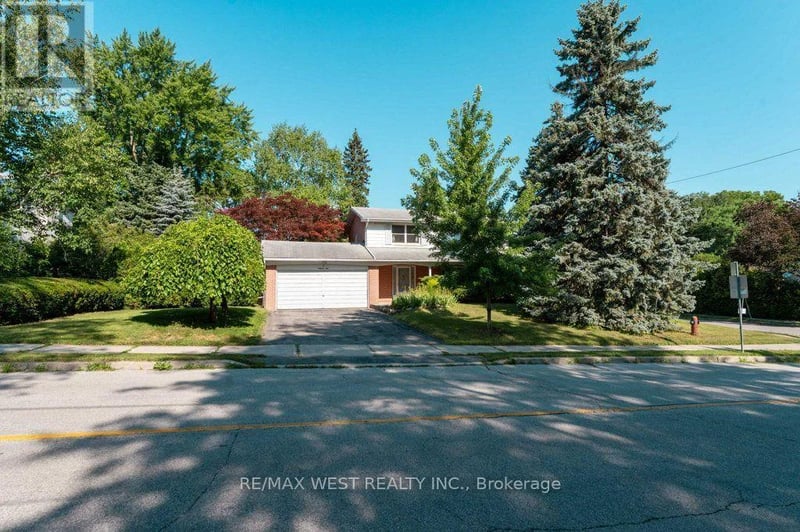 2 Robinter Drive, Toronto (Newtonbrook East), Ontario, M2M3P9, Toronto (Newtonbrook East), Ontario — photo 1 of 5