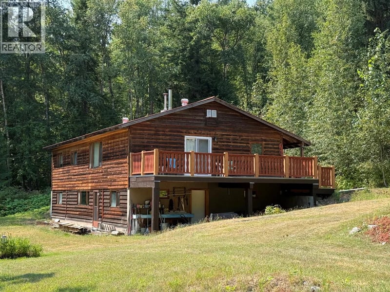 3360 Yellowhead Highway, Clearwater, British Columbia, V0E3A0, Clearwater, British Columbia — photo 1 of 5