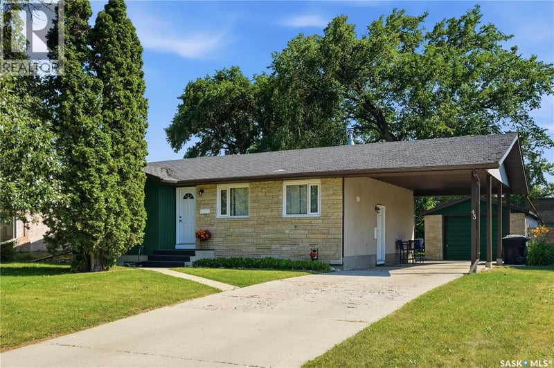 43 Columbia DRIVE, Saskatoon, Saskatchewan, S7K1E6, Saskatoon, Saskatchewan — photo 1 of 5