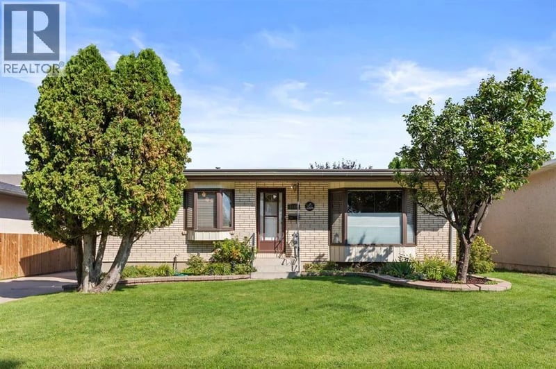 1171 Bassett Crescent Northwest, Medicine Hat, Alberta, T1A6Z7, Medicine Hat, Alberta — photo 1 of 5