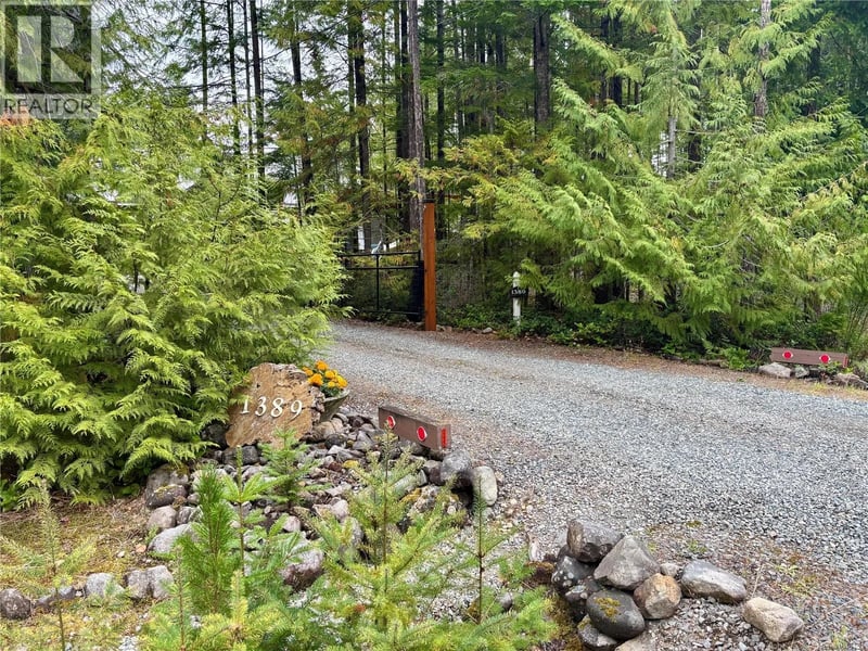 1389 Meadowood Way, Qualicum Beach, British Columbia, V9K2S4, Qualicum Beach, British Columbia — photo 1 of 5