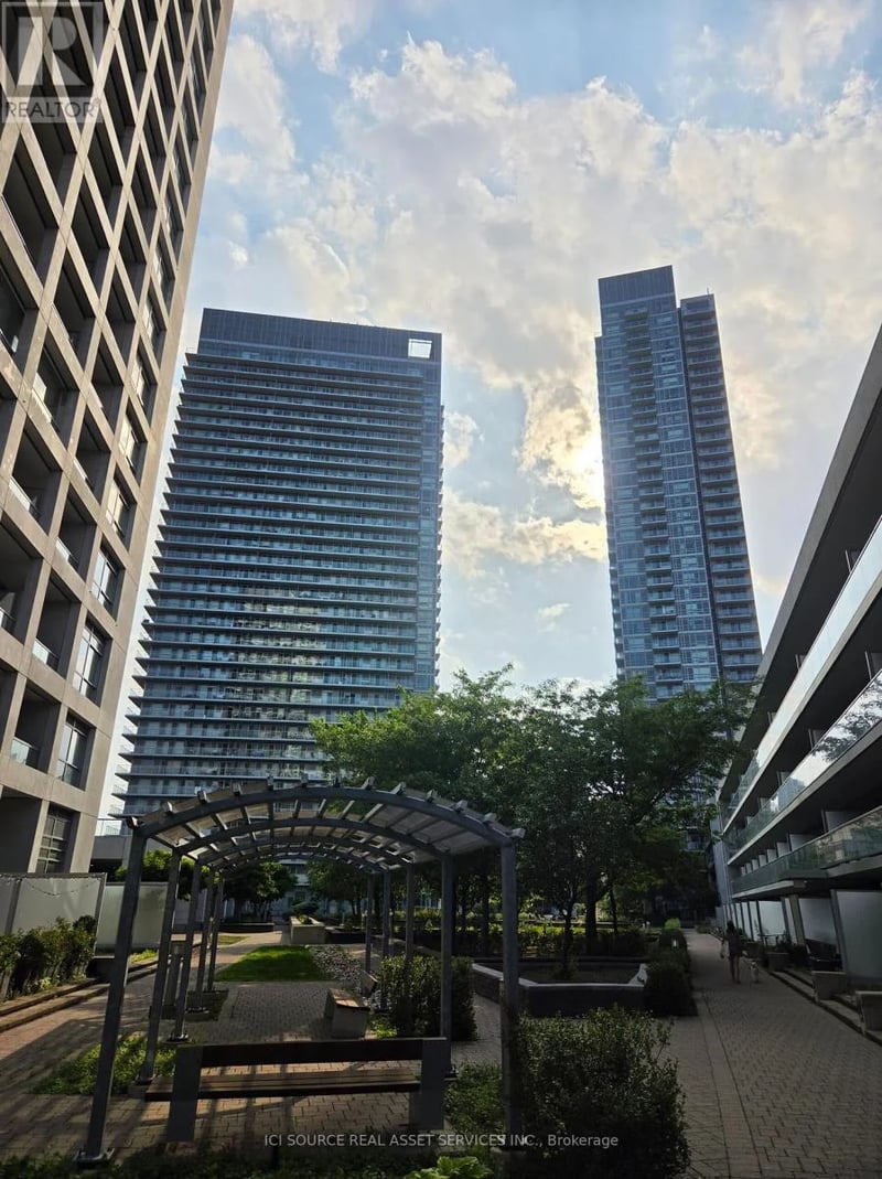 #221 2035 Sheppard Avenue East, Toronto (Henry Farm), Ontario, M2J0A8, Toronto (Henry Farm), Ontario — photo 1 of 5
