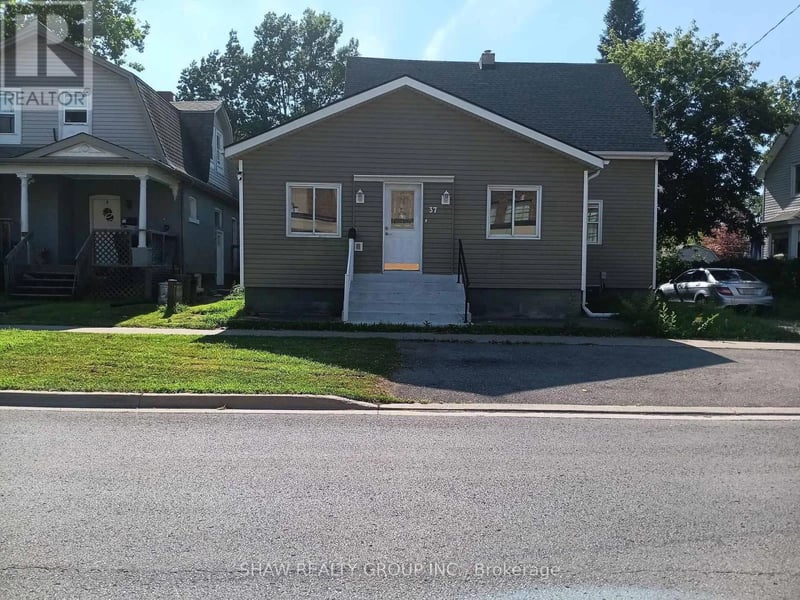 37 Catherine Street, St. Catharines (Downtown), Ontario, L2R5E8, St. Catharines (Downtown), Ontario — photo 1 of 5
