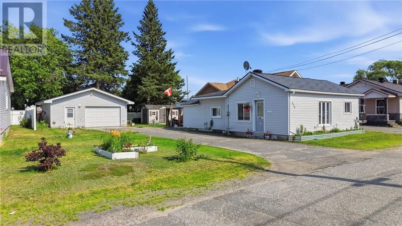 526 WOOD Street, Espanola, Ontario, P5E1M4, Espanola, Ontario — photo 1 of 5