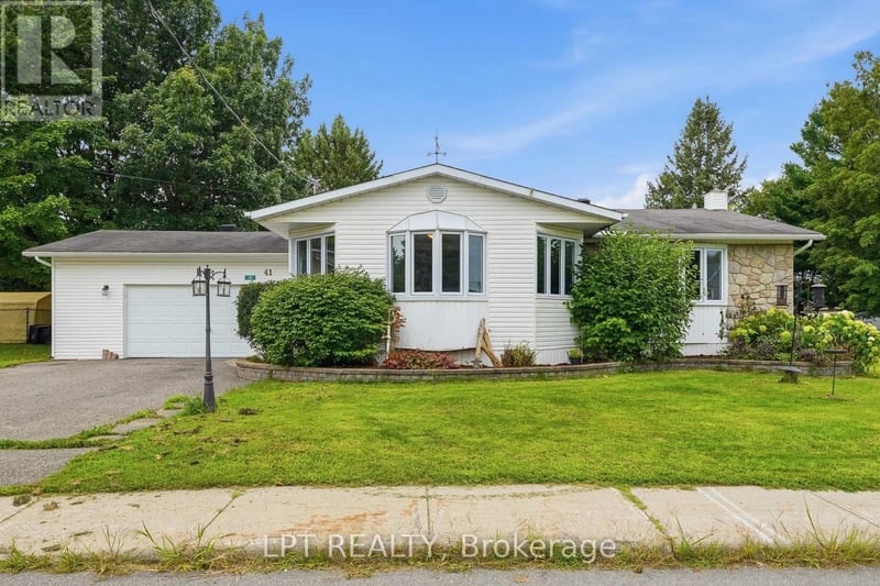 41 St Polycarp Street, North Stormont, Ontario, K0C1W0, North Stormont, Ontario — photo 1 of 5