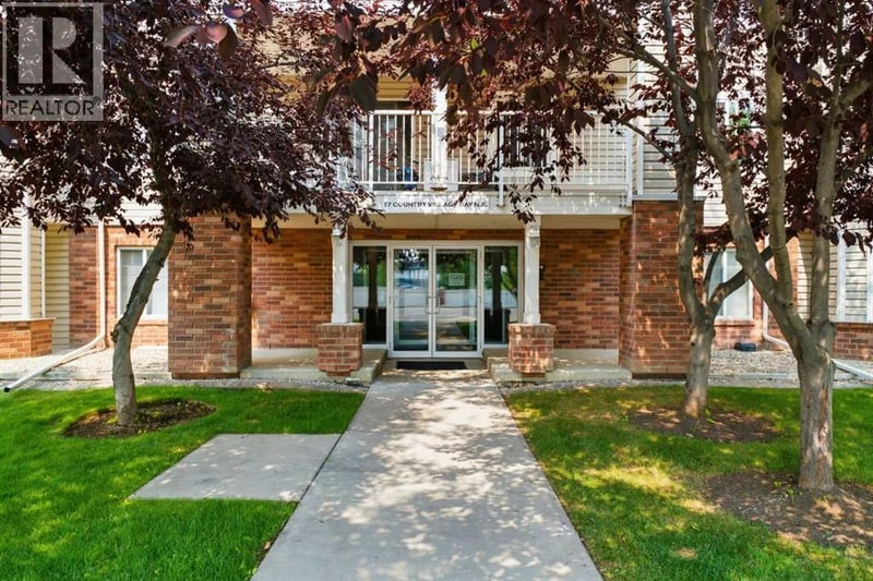17 Country Village Bay Northeast, Calgary, Alberta, T3K5Z3, Calgary, Alberta — photo 1 of 5