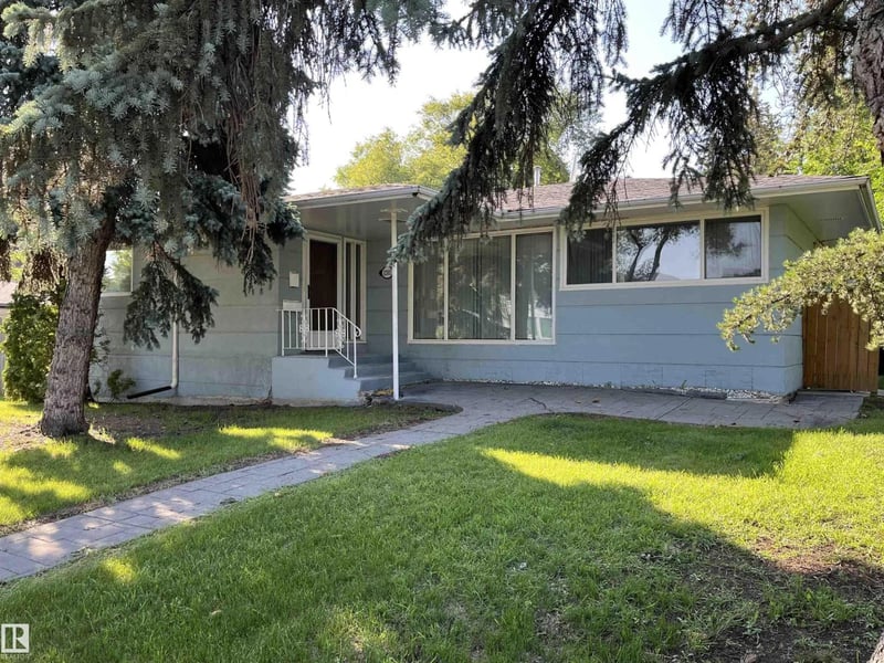 12011 87 AV NW, Edmonton, Alberta, T6G0Y8, Edmonton, Alberta — photo 1 of 5