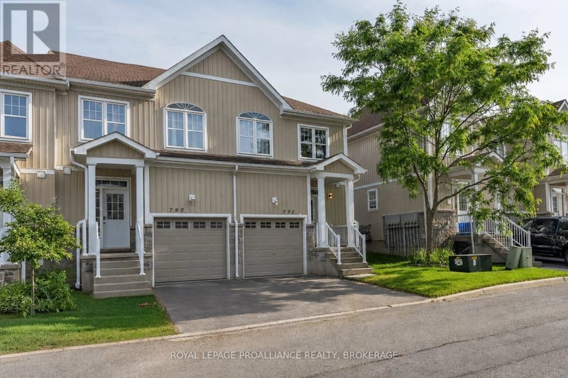 792 Newmarket Lane, Kingston (Rideau), Ontario, K7K6K7, Kingston (Rideau), Ontario — photo 1 of 5