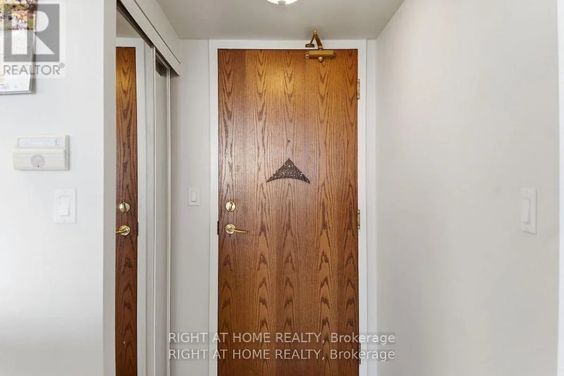#607 4879 KIMBERMOUNT Avenue, Mississauga (Central Erin Mills), Ontario, L5B0H8, Mississauga (Central Erin Mills), Ontario — photo 1 of 5