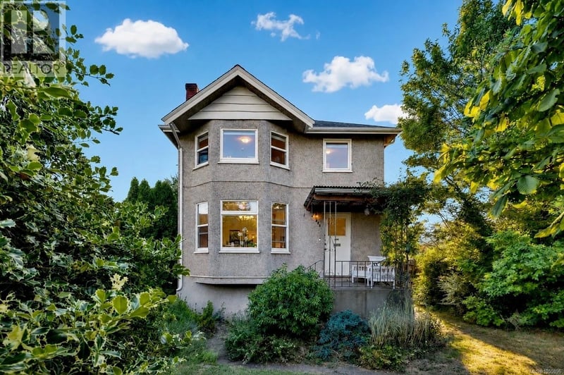 2726 Prior Street, Victoria, British Columbia, V8T3Y1, Victoria, British Columbia — photo 1 of 5
