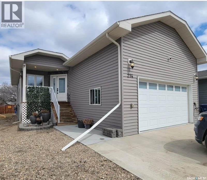 214 1st AVENUE W, Maidstone, Saskatchewan, S0M1M0, Maidstone, Saskatchewan — photo 1 of 5