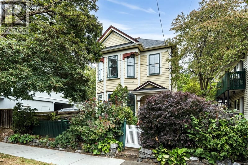 962 Fairfield Road, Victoria, British Columbia, V8V3A4, Victoria, British Columbia — photo 1 of 5
