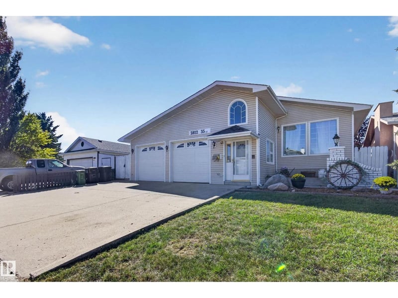 2812 35 ST NW, Edmonton, Alberta, T6L3Y4, Edmonton, Alberta — photo 1 of 5