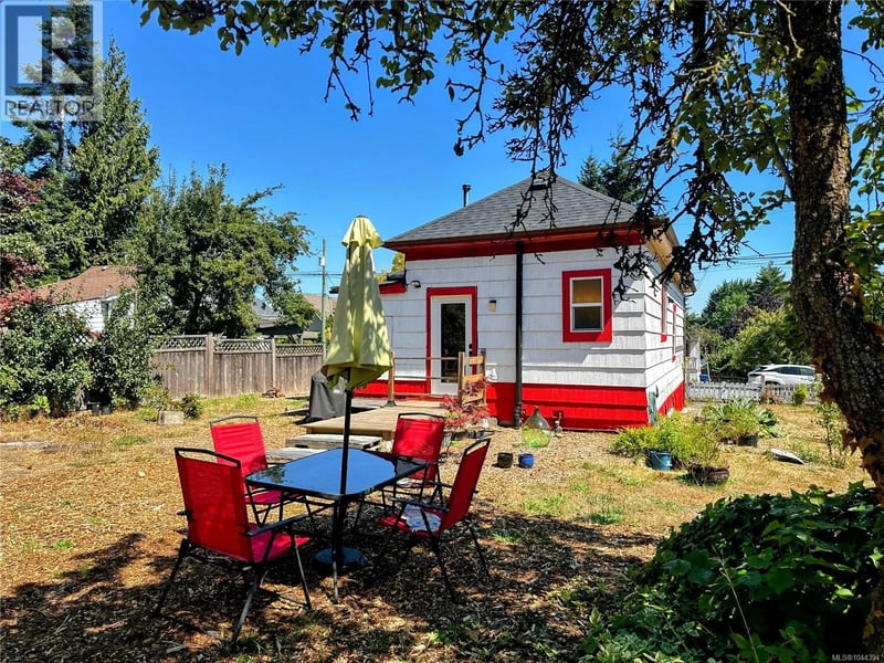 37 Strickland Street, Nanaimo, British Columbia, V9R4S1, Nanaimo, British Columbia — photo 1 of 5