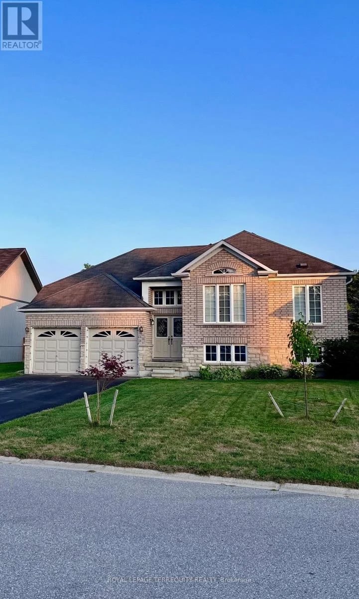 55 Regina Boulevard, Wasaga Beach, Ontario, L9Z1M8, Wasaga Beach, Ontario — photo 1 of 5