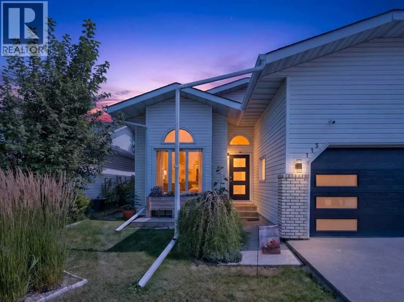 115 Wood Valley Court Southwest, Calgary, Alberta, T2W5S4, Calgary, Alberta — photo 1 of 5
