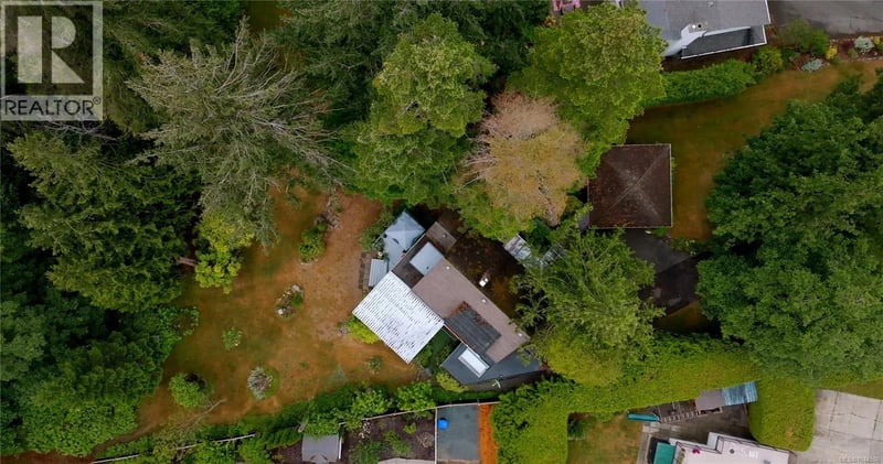 1719 Centennial Avenue East, Comox, British Columbia, V9M2W3, Comox, British Columbia — photo 1 of 5