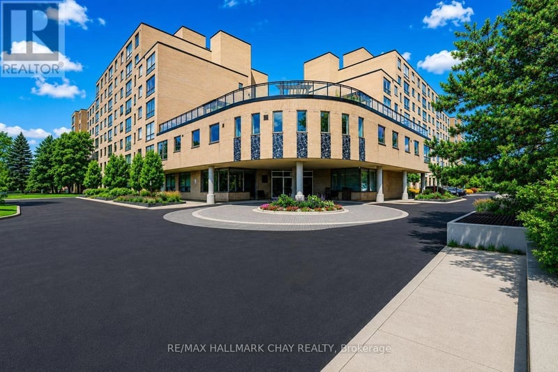 #705 326 Major Mackenzie Drive East, Richmond Hill (Crosby), Ontario, L4C8T4, Richmond Hill (Crosby), Ontario — photo 1 of 5