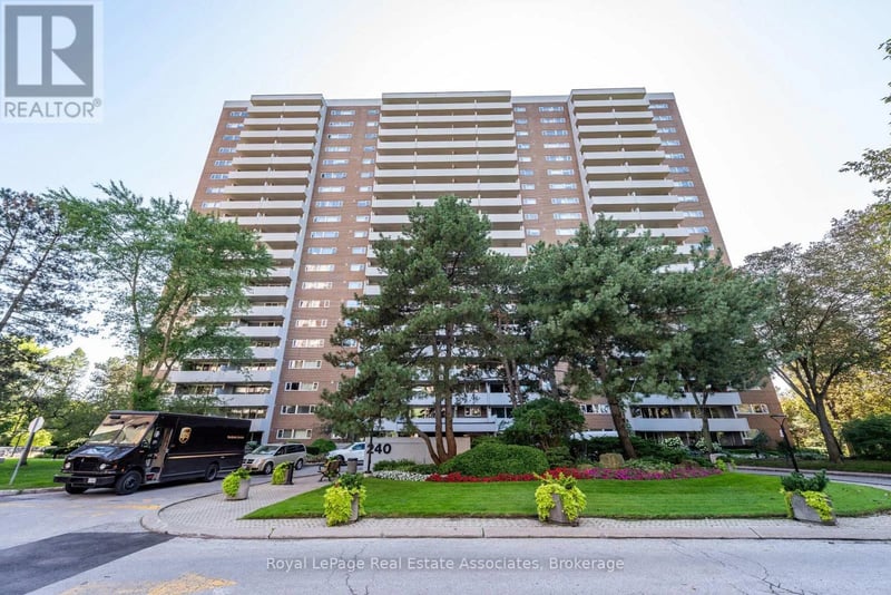 ##1906 240 Scarlett Road, Toronto (Rockcliffe-Smythe), Ontario, M6N4X4, Toronto (Rockcliffe-Smythe), Ontario — photo 1 of 5
