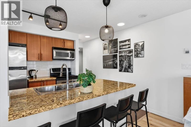 #905 58 KEEFER Place, Vancouver, British Columbia, V6B0B8, Vancouver, British Columbia — photo 1 of 5