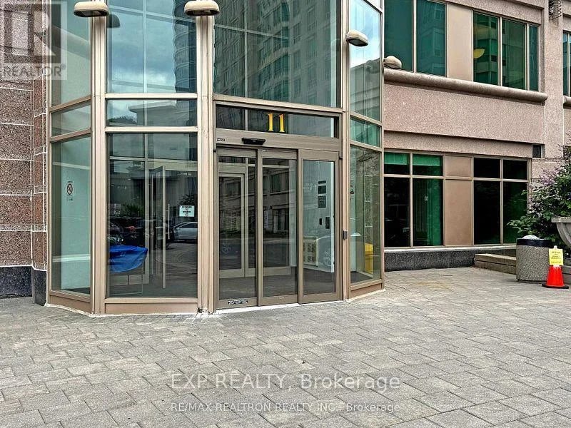 #702 11 Lee Centre Drive, Toronto (Woburn), Ontario, M1H3J5, Toronto (Woburn), Ontario — photo 1 of 5