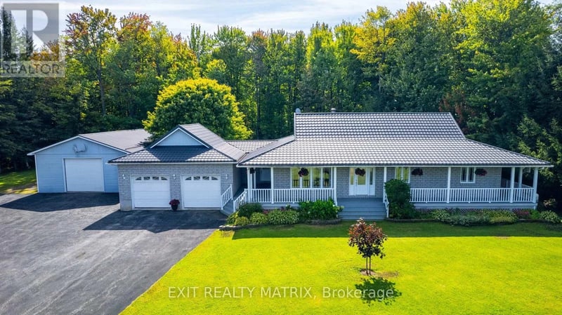 2120 Russland Road, Russell, Ontario, K0A3H0, Russell, Ontario — photo 1 of 5