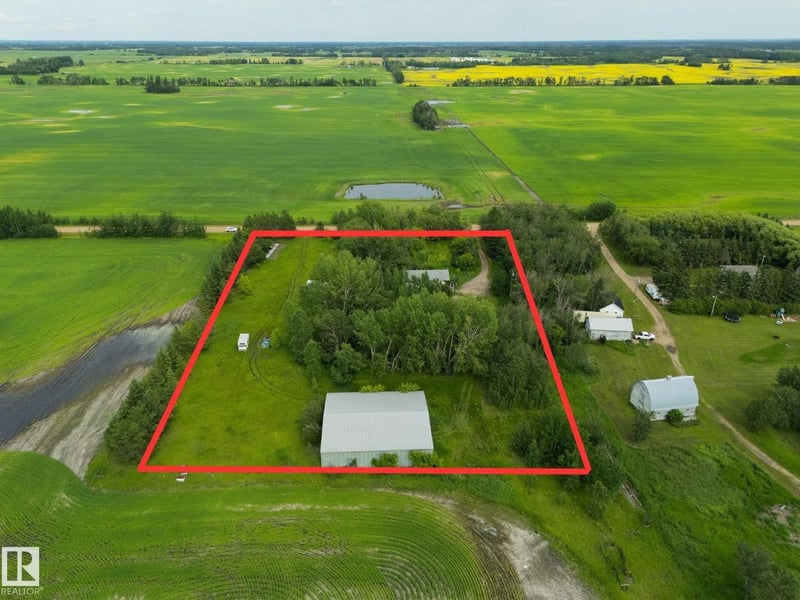 57518 RGE ROAD 213, Rural Sturgeon County, Alberta, T0A1N6, Rural Sturgeon County, Alberta — photo 1 of 5