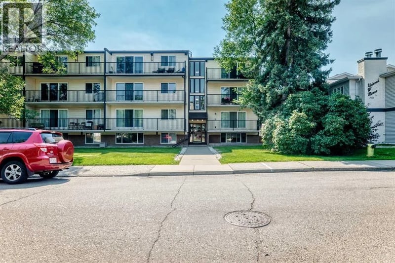 635 56 Avenue Southwest, Calgary, Alberta, T2V0G9, Calgary, Alberta — photo 1 of 5