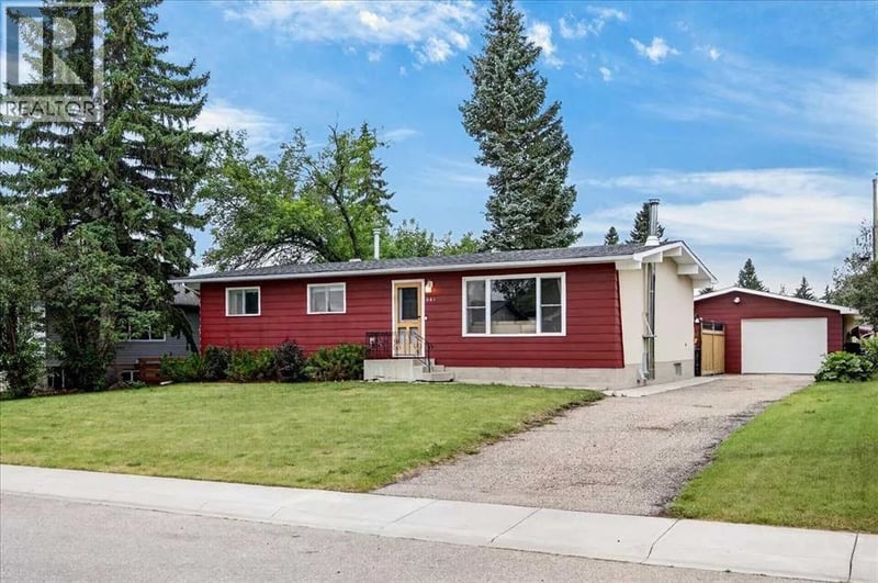 661 12 Avenue, Carstairs, Alberta, T0M0N0, Carstairs, Alberta — photo 1 of 5