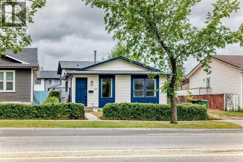 19 Falshire Drive Northeast, Calgary, Alberta, T3J1P7, Calgary, Alberta — photo 1 of 5
