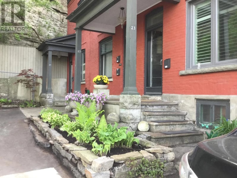 27 Perkins Street, Ottawa, Ontario, K1R7G4, Ottawa, Ontario — photo 1 of 5