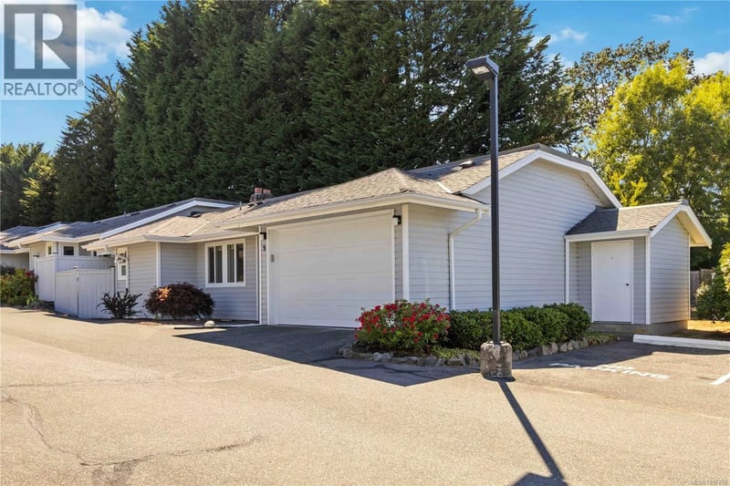 #9 3966 Cedar Hill Cross Road, Saanich, British Columbia, V8P5R4, Saanich, British Columbia — photo 1 of 5
