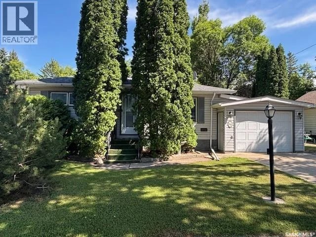 722 1st STREET, Canora, Saskatchewan, S0A0L0, Canora, Saskatchewan — photo 1 of 5