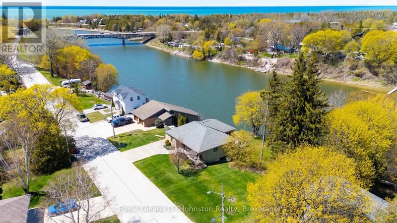 290 Saugeen Street, Saugeen Shores, Ontario, N0H2L0, Saugeen Shores, Ontario — photo 1 of 5