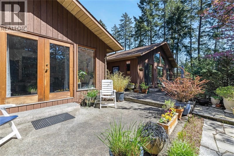 112 Cairns Place, Salt Spring, British Columbia, V8K2K9, Salt Spring, British Columbia — photo 1 of 5