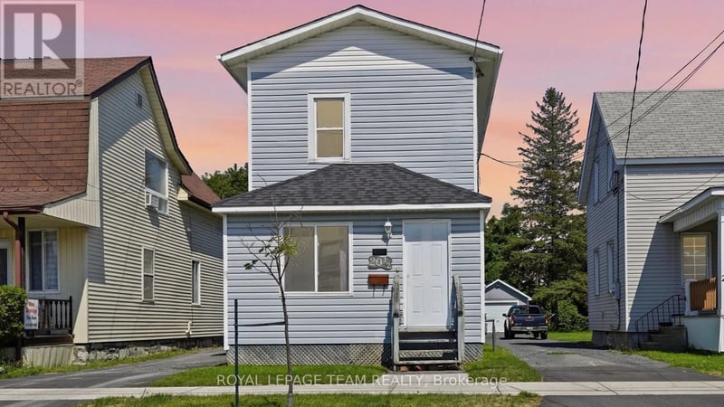 20 1/2 Lawrence Avenue, Cornwall, Ontario, K6H5R5, Cornwall, Ontario — photo 1 of 5