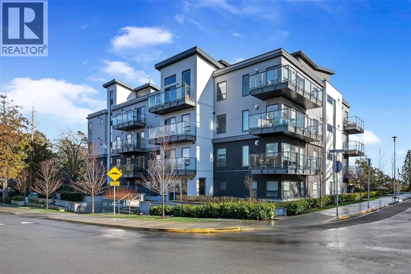#302 835 Dunsmuir Road, Esquimalt, British Columbia, V9A5B8, Esquimalt, British Columbia — photo 1 of 5