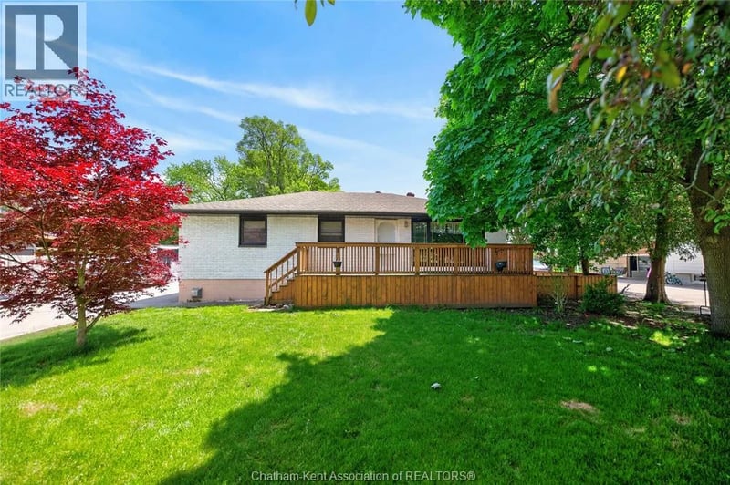 944 MCNAUGHTON Avenue, Chatham, Ontario, N7L0E4, Chatham, Ontario — photo 1 of 5